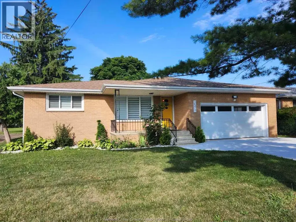 2571 Jos St Louis Avenue, Windsor